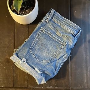NWOT Medium wash American Eagle jeans